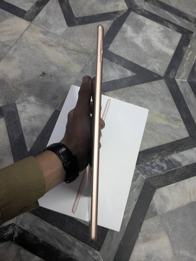 ipad 7th generation 10/10 11