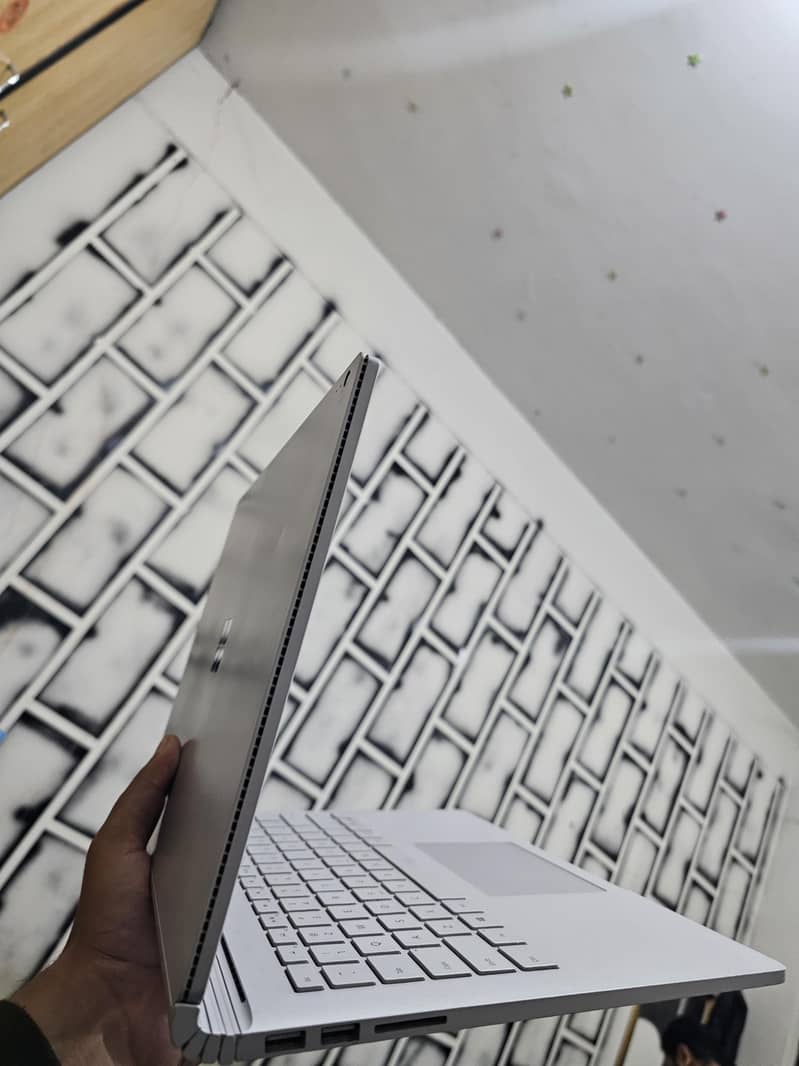 Microsoft surface book 1 4