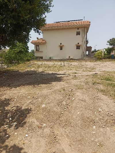 Ideal Location Front Open Plot