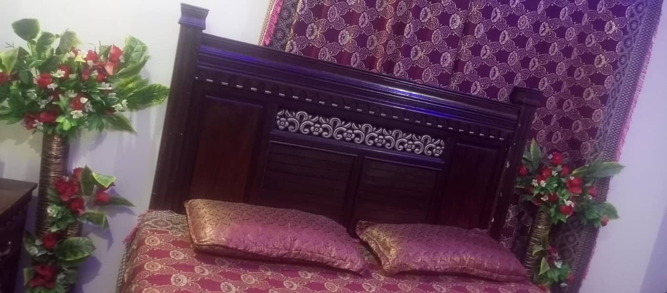 بیڈ ڈریسنگ سائڈ ٹیبل میٹریس فری 2