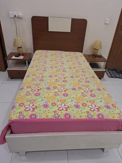 single bedset with side table and mattress