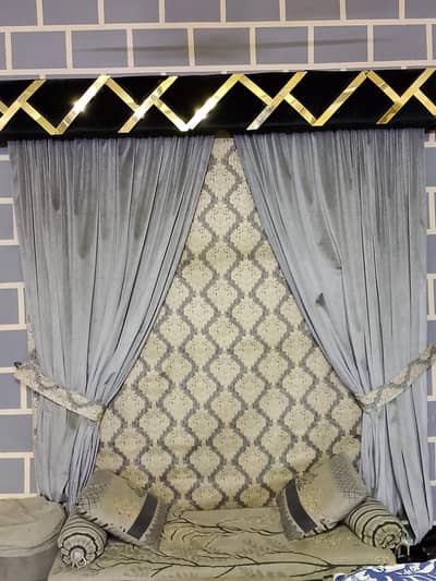 curtains in good condition