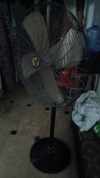 pedestal fan in good condition