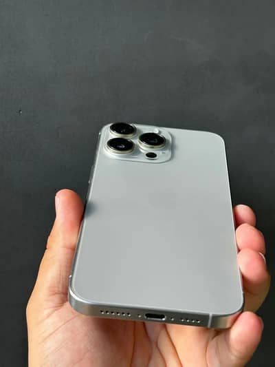 Iphone 15promax icloud lock  256gb Natural titanium