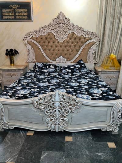 Bed set - king size bed - Dining table - 6 person dining tablle chairs