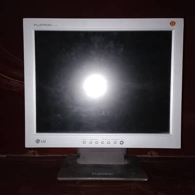 Full PC System CPU, LCD, Keyboard, Mouse and Cables