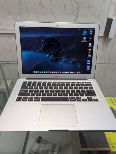 MacBook air 13inch i5 8/128