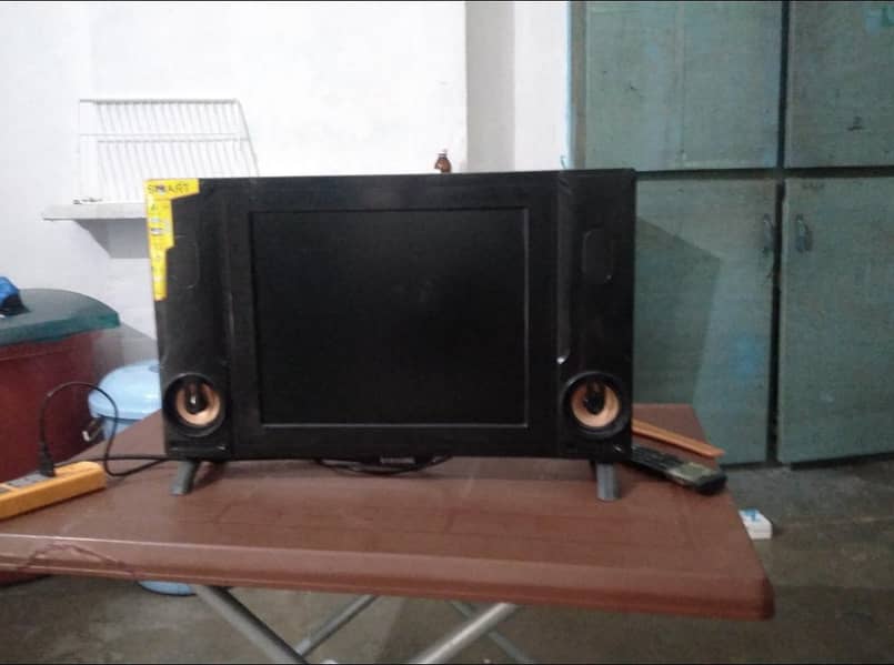 simple LCD tv 0