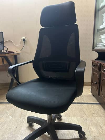 Office chair with head support