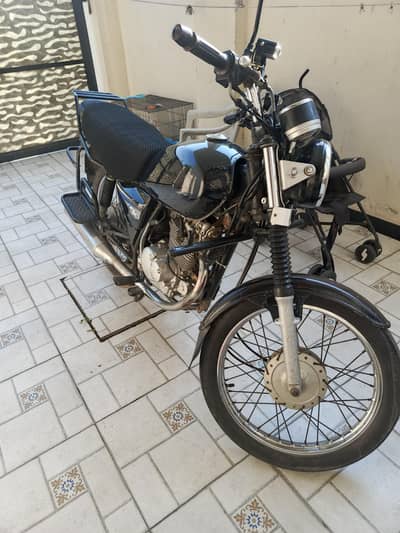 SUZUKI GS 150 BLACK COLOR