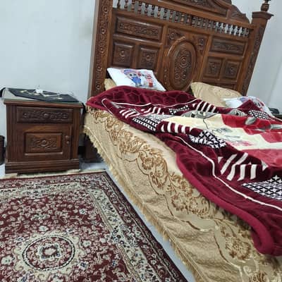 o e bed and 2 side tables