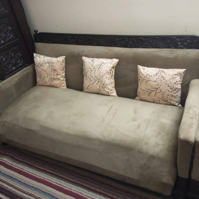5seeter sofa 1