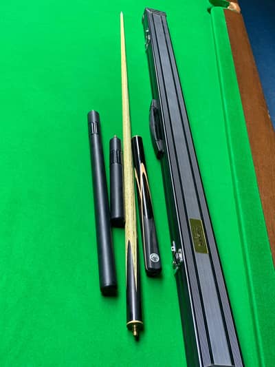 MKR snooker cue.