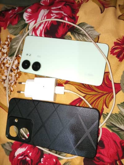 REDMI 13C 8/128 LOOK LIKE NEW LADIES HAND USE 100 PERCENT OK WITH BOX