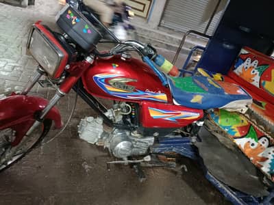 صاف حالت میں رکشہ، نقد فروخت کے لیے دستیاب ہے"لاہور