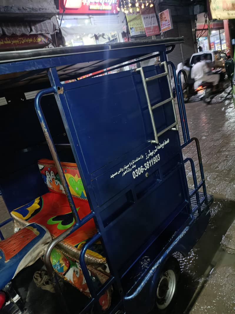 صاف حالت میں رکشہ، نقد فروخت کے لیے دستیاب ہے"لاہور 3