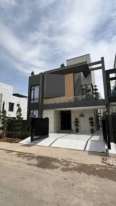 10 Marla Luxury House is Available for Rent in Bahria Town Lahore