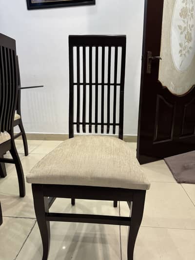 Dining table for 6 person