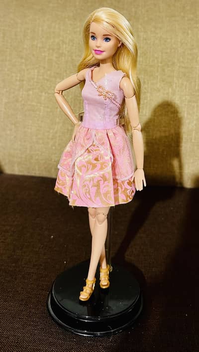 Made to move Barbie doll with different outfits