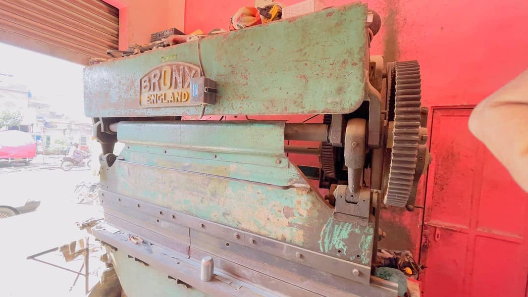 Bending press machine 8