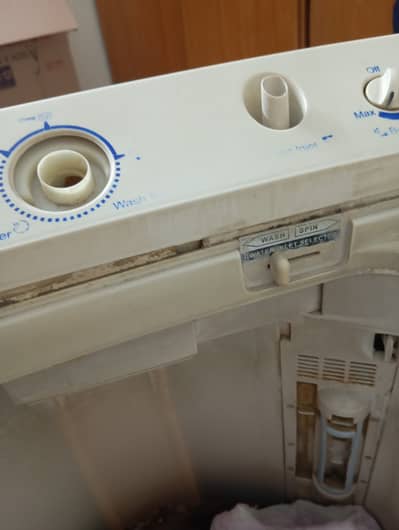 Hair watching machine