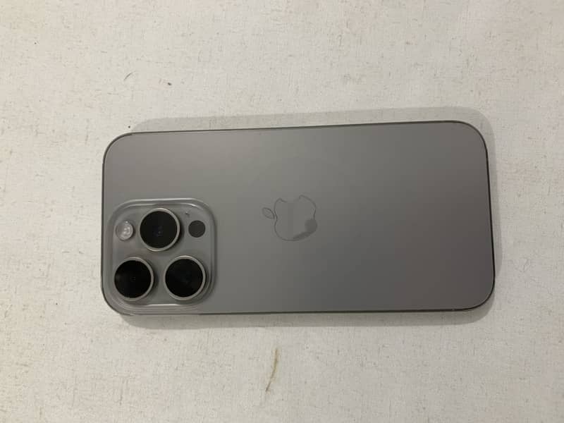 iPhone 15 pro 3