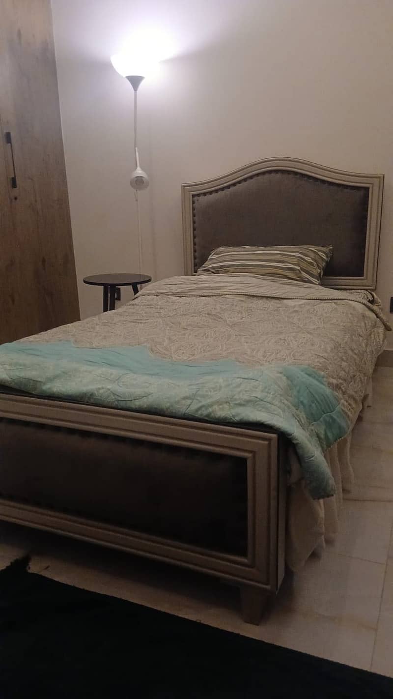 Single bed 0