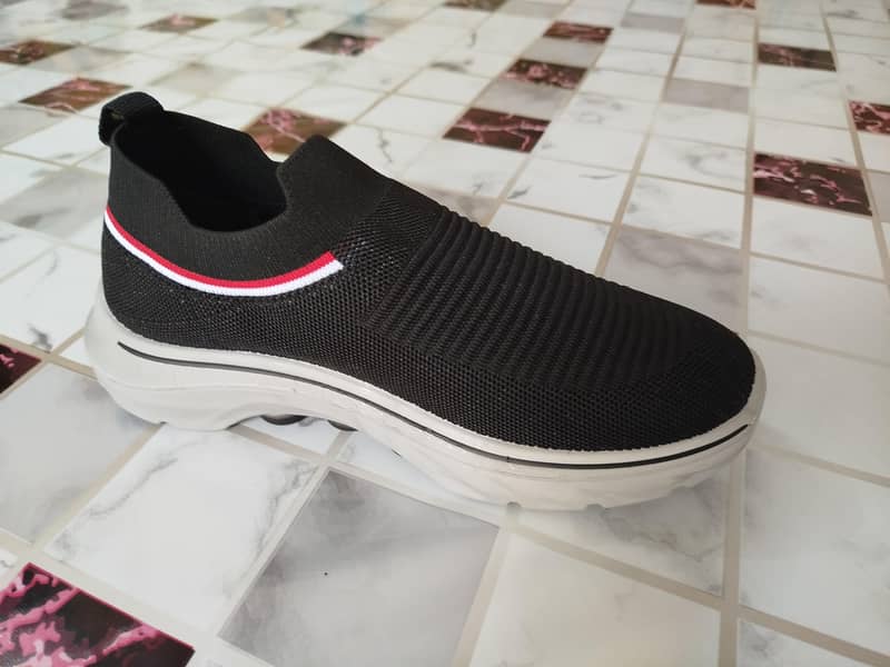 یا اردو میں: "مردانہ سلپ آن جوتے سائز 9.5 - بالکل نئے جیسے" 1