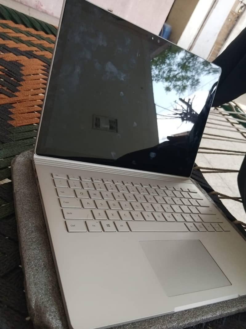 Microsoft surface book 1