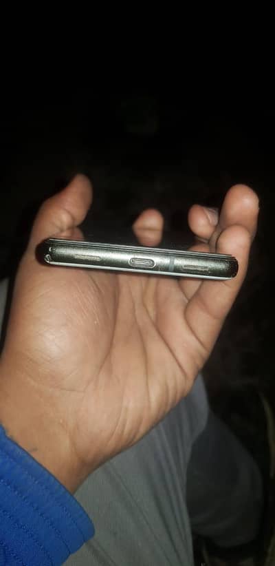 water pak ha pta approved ha bs panil ma choti see line ha  camera ok