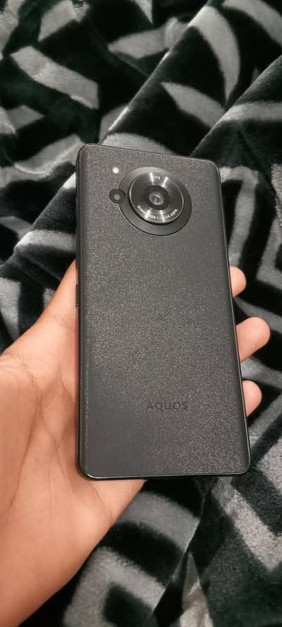 Aquos r7