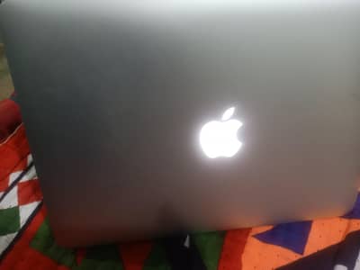 Apple MacBook