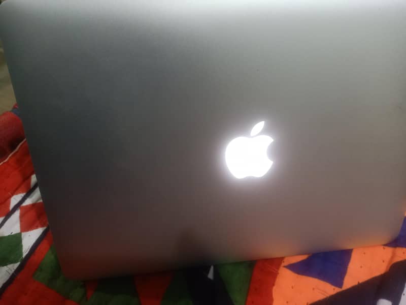Apple MacBook 0