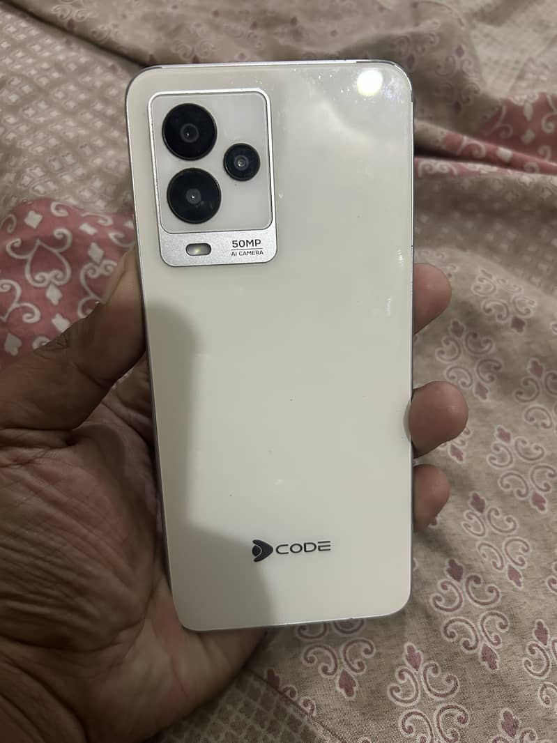 Dcode Bold 3 Pro White 128/12 8+4 0