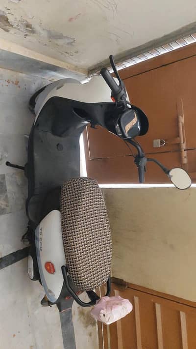 I'm selling my Scooty metro T9eco. . .