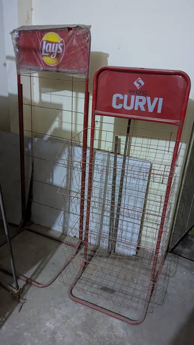 lays racks and counter