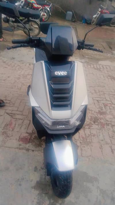 New he bilkull 4 days use majbori se sale kar rha Hun evee s1 air