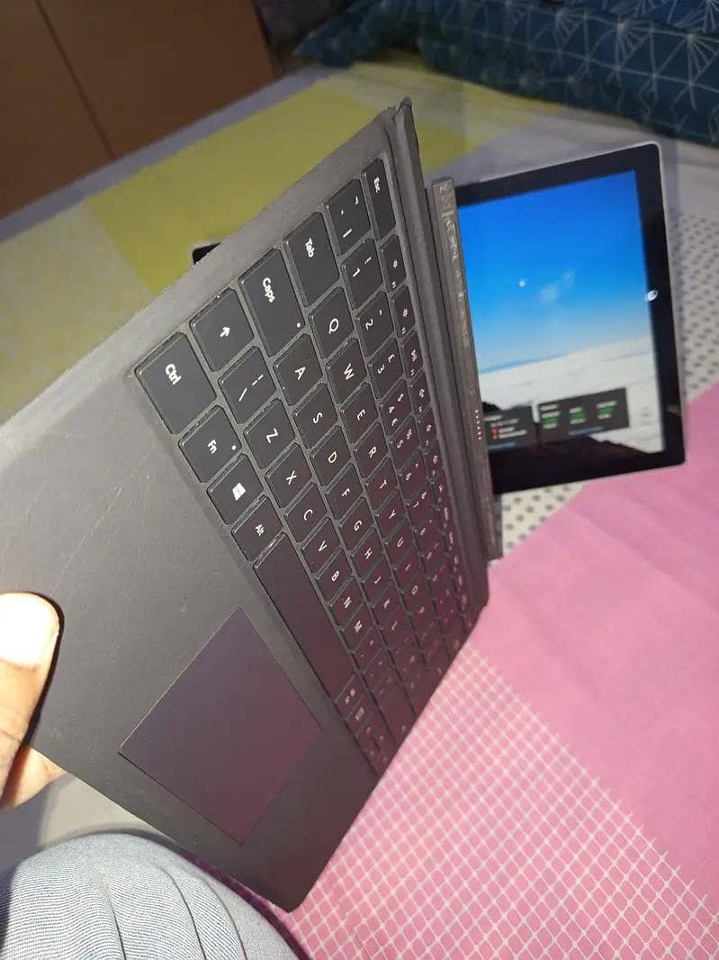 Microsoft Surface Pro 5 9
