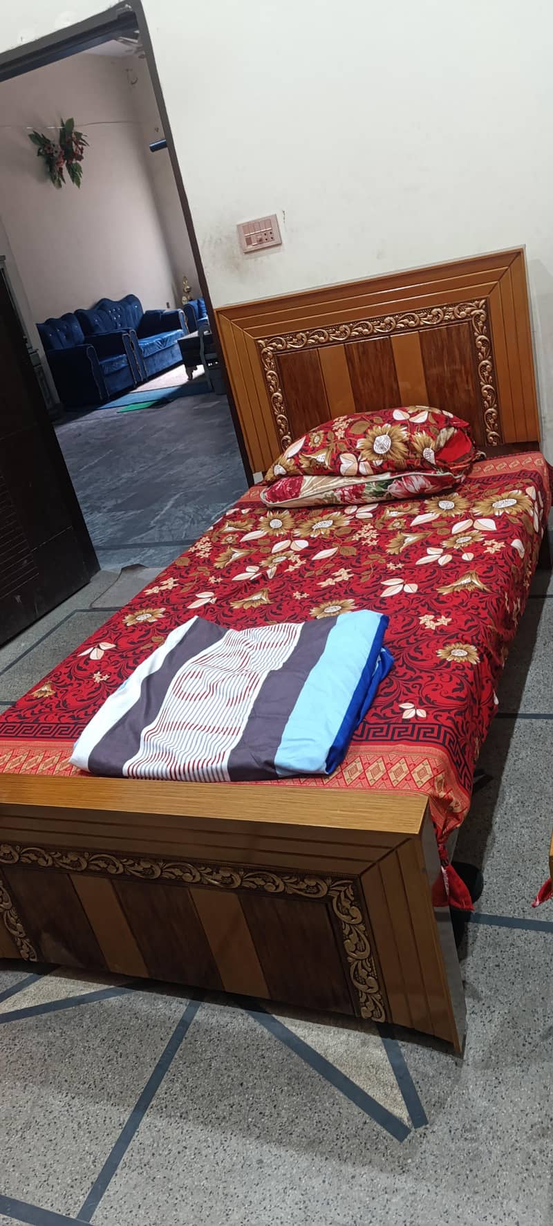 single bed without matteress 0