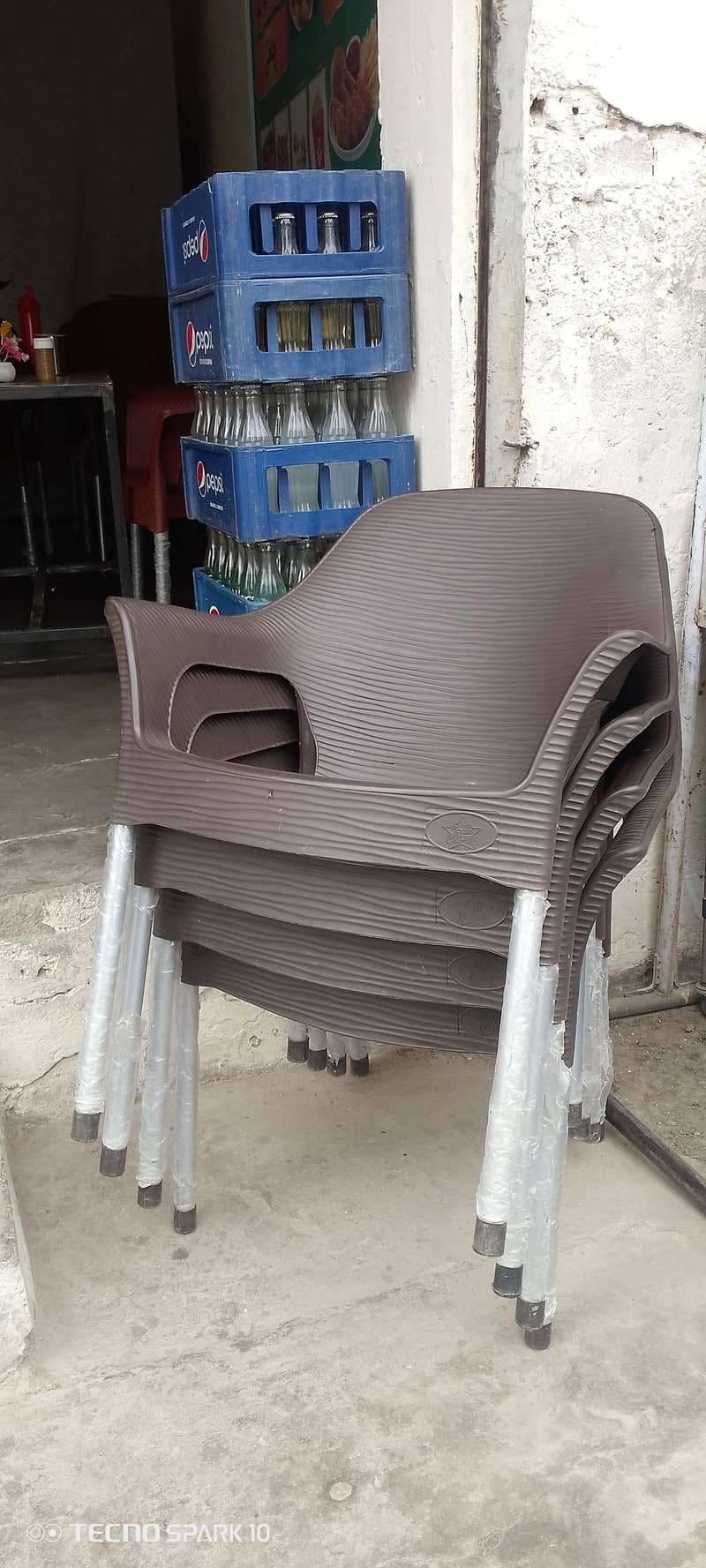 ارجنٹ برائے فروخت 12 کرسیاں 3 سٹیل ٹیبل 1