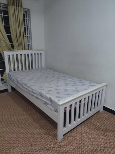 2 bed for sale with foams and side tables