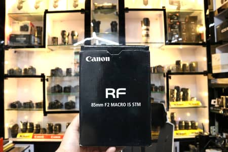 Canon RF 85mm F2 Macro IS STM Lens
