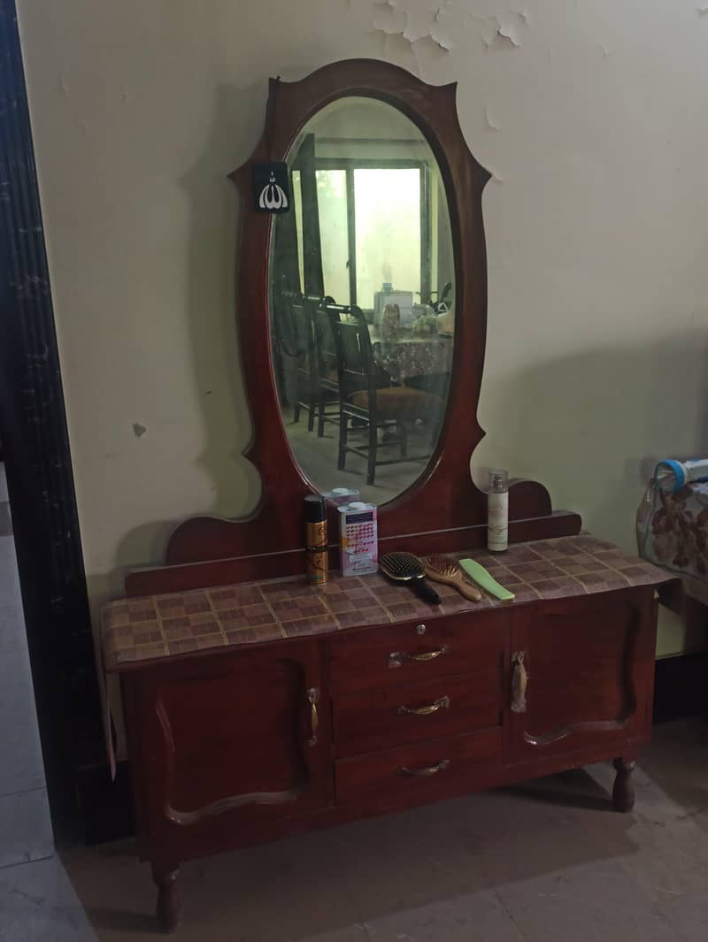 dressing table 0