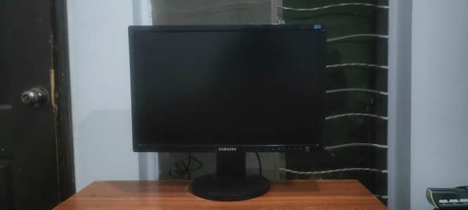 Samsung SyncMaster 245T 24" LCD – Working Perfect (Minor Screen Lines)