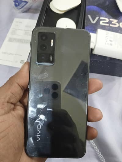 vivo v23e 8/128 lush condition with all  accessories