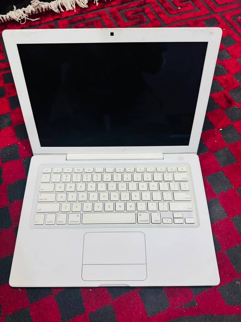 MAC Book OLD model 1