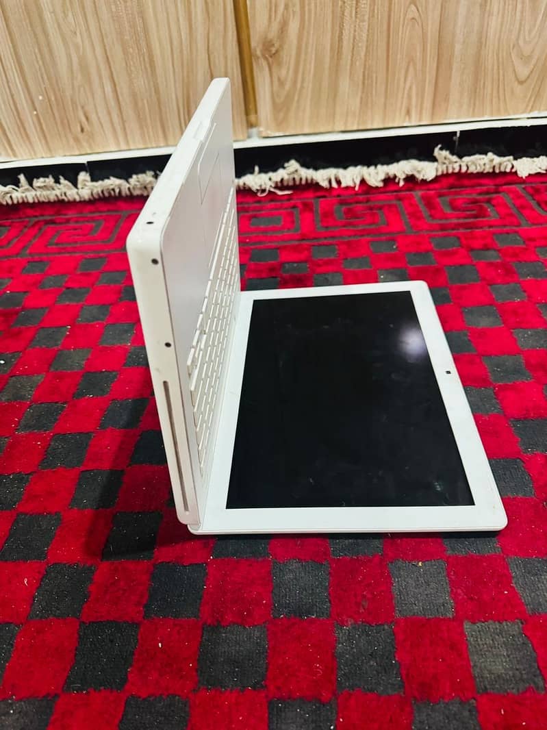 MAC Book OLD model 2