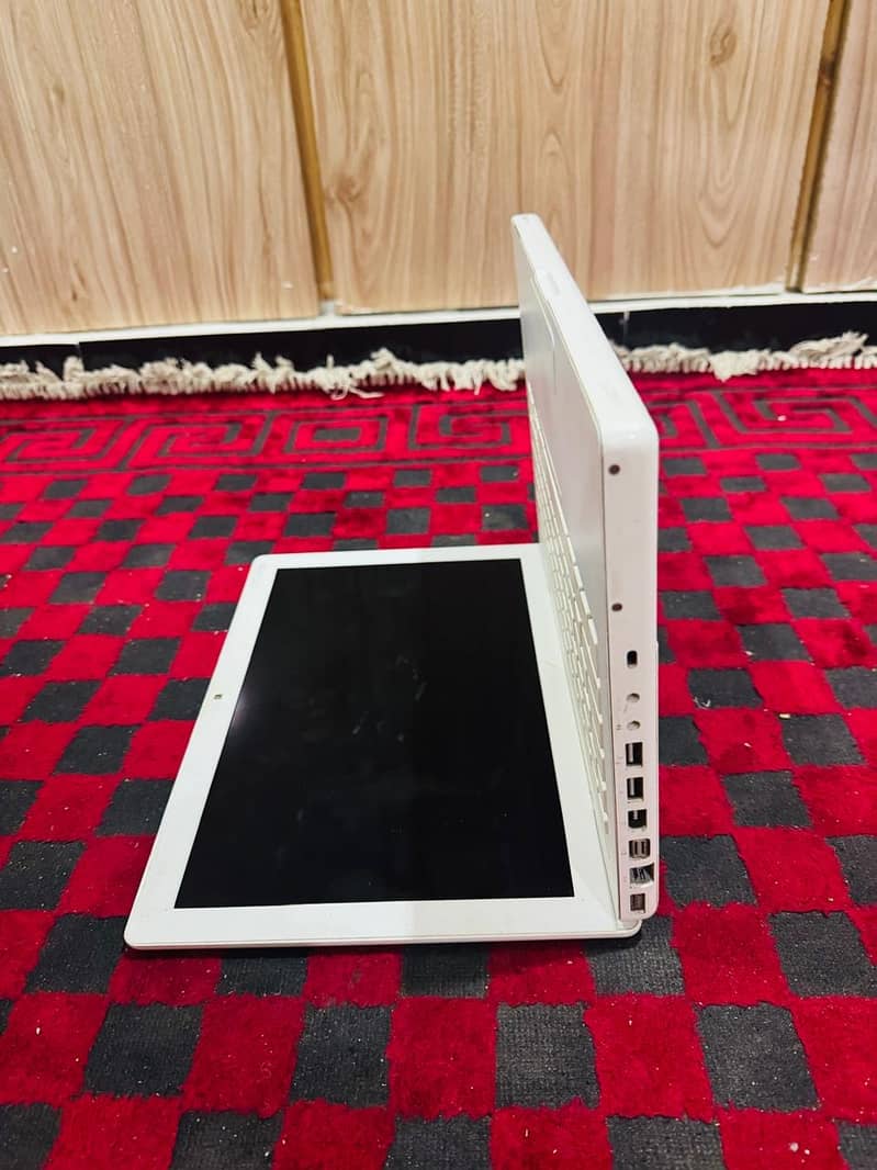 MAC Book OLD model 3
