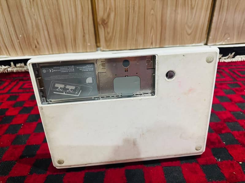MAC Book OLD model 4