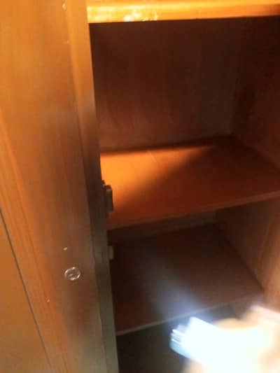 2 door Almari for sale gulistan e Joher price 13000 03058332398